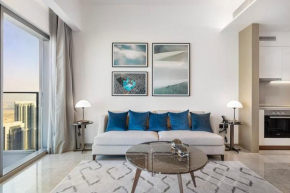 5Star 1BR 52 Floor with Balcony Pool & Canal Views